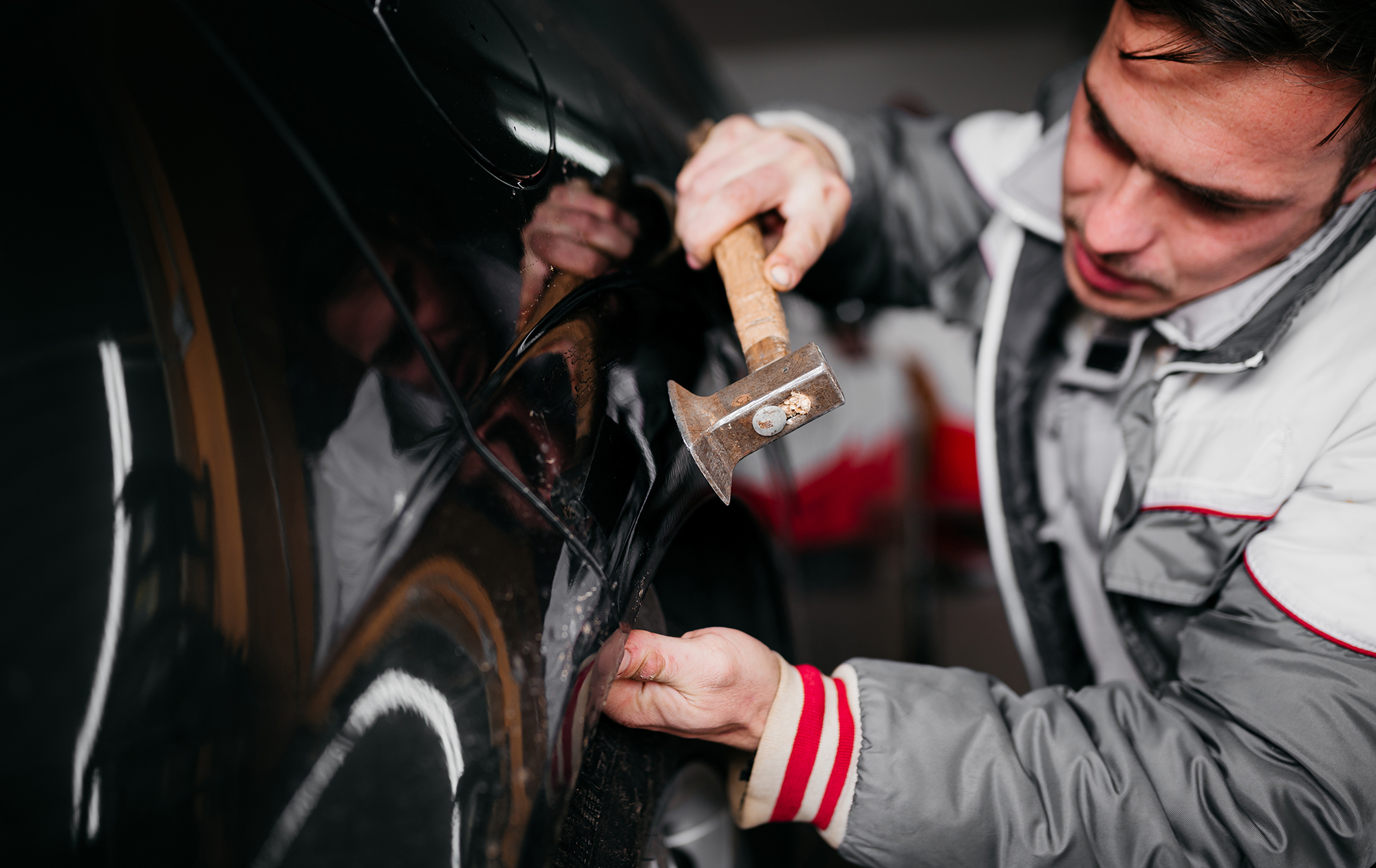 Подряпали автомобіль: їхати на полірування чи одразу до маляра
